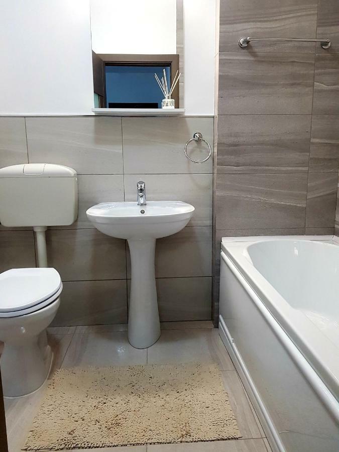 Happyhome Central Deluxe Apartments Oradea Exterior foto